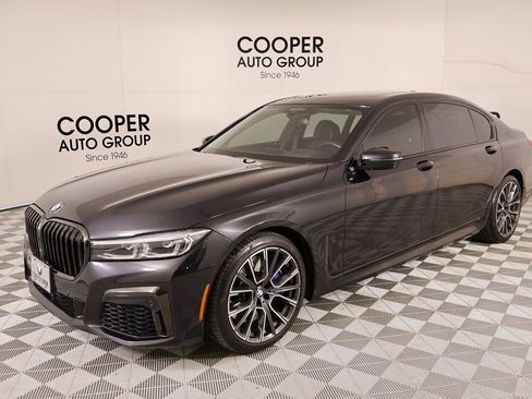 Used 2021 BMW 750i xDrive w/ Executive Package image 12