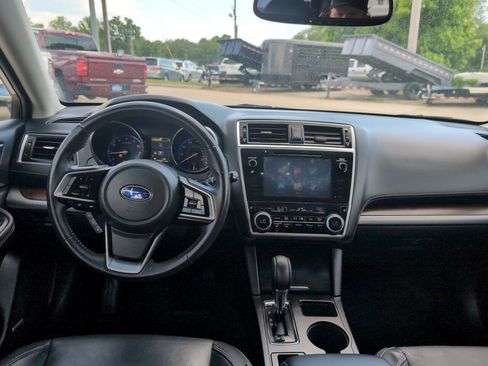 Used 2018 Subaru Outback 2.5i Limited image 12