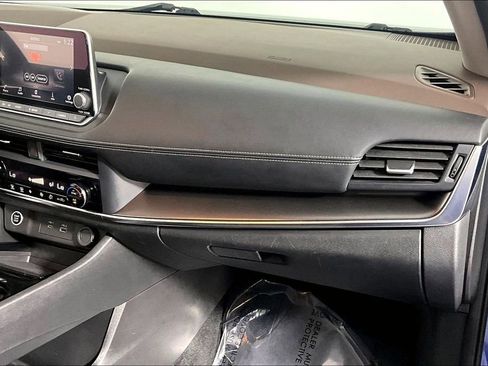 Used 2023 Nissan Rogue SV AWD/4WD image 16