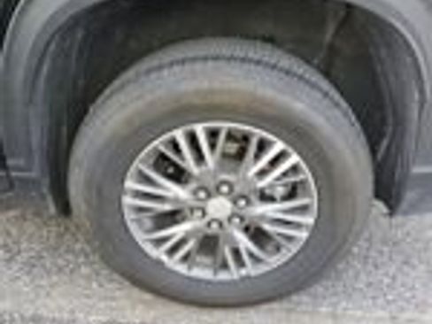 Used 2025 Chevrolet Traverse LT image 19