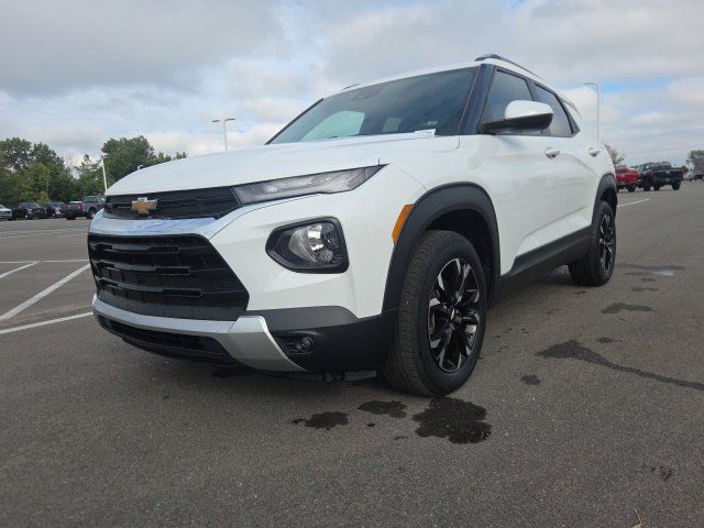 Used 2023 Chevrolet TrailBlazer LT AWD/4WD image 2