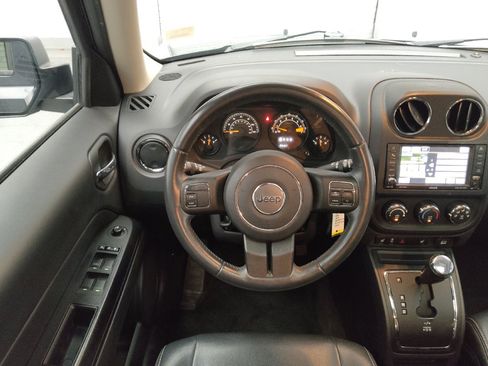 Used 2016 Jeep Patriot High Altitude FWD image 22