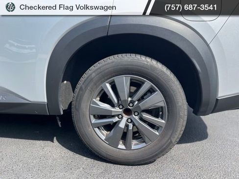 Used 2024 Nissan Pathfinder SV FWD image 5
