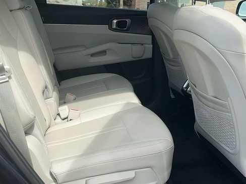 Used 2025 Kia Sorento S w/ Panoramic Sunroof Package FWD image 16