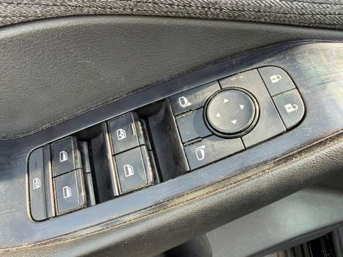 Used 2023 Nissan Rogue S AWD/4WD image 18
