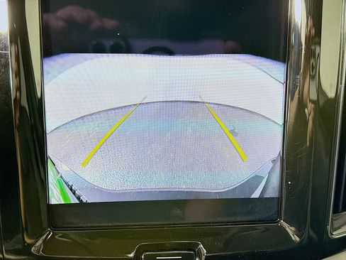 Used 2025 Volvo XC60 B5 Plus image 19