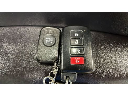 Used 2018 Toyota Highlander XLE AWD/4WD image 21