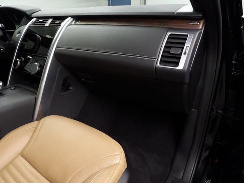 Used 2024 Land Rover Discovery Dynamic SE image 26