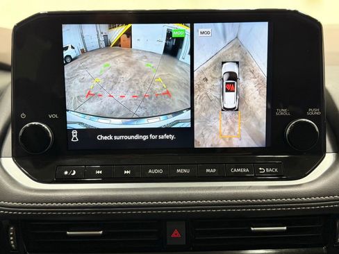 Used 2023 Jeep Wrangler Unlimited Sahara image 25