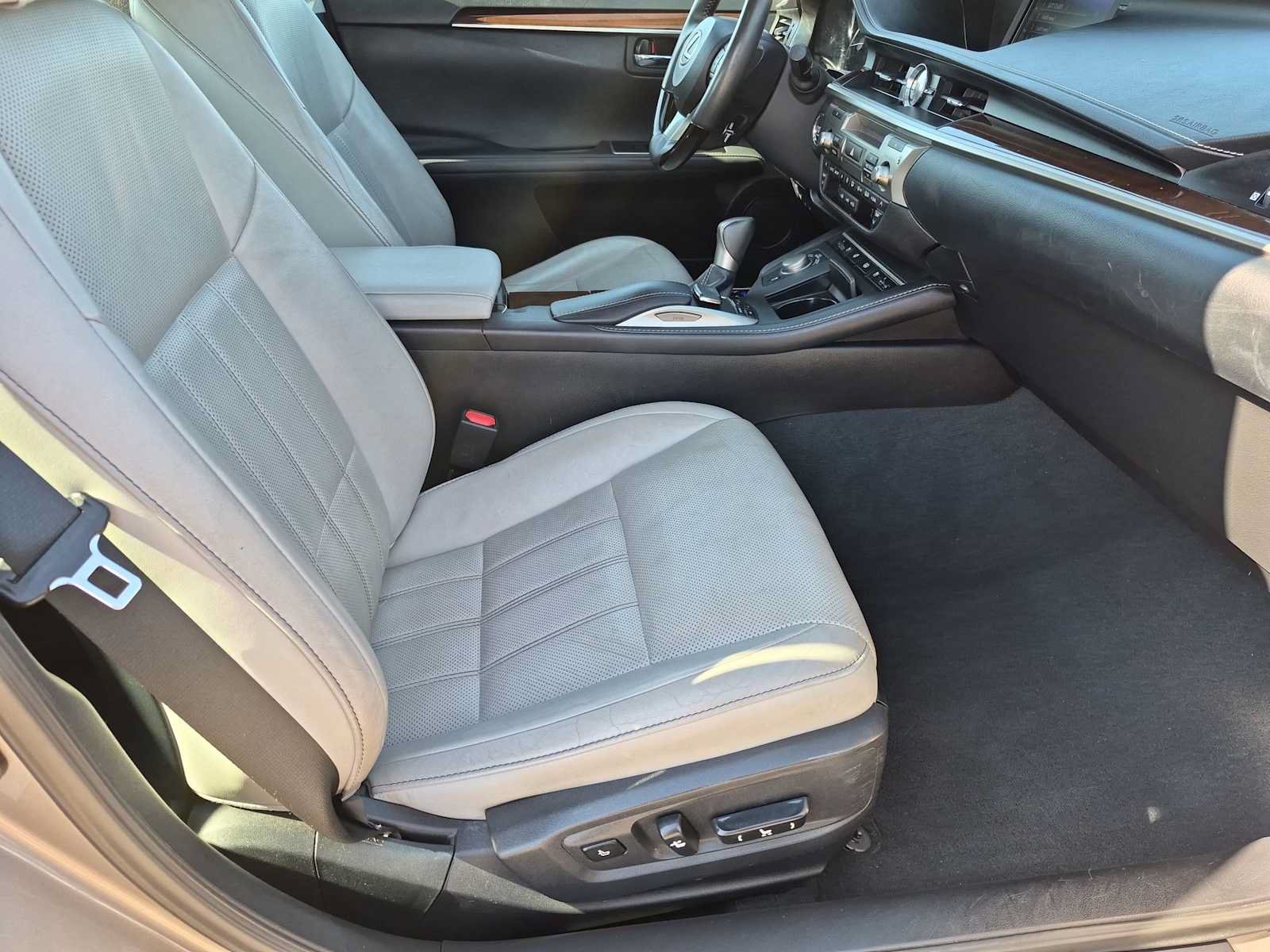 Used 2017 Lexus ES 350 w/ Luxury Package FWD image 22