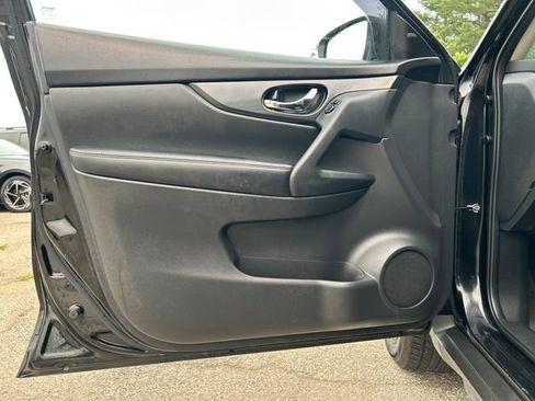 Used 2019 Nissan Rogue SV AWD/4WD image 11