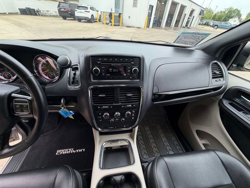 Used 2017 Dodge Grand Caravan SXT FWD image 21