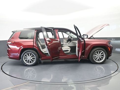 Used 2023 Jeep Grand Cherokee L Summit w/ Luxury Tech Group V image 82