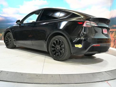 Used 2022 Tesla Model Y Long Range AWD/4WD image 5