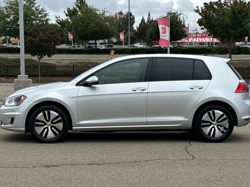 Used 2016 Volkswagen e-Golf SE w/ DC Fast Charging Package image 7