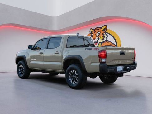 Used 2017 Toyota Tacoma TRD Off-Road image 7