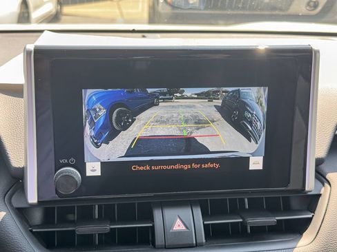 Used 2025 Toyota RAV4 LE AWD/4WD image 31