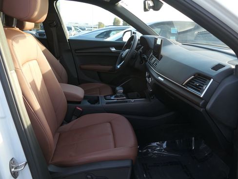 Used 2024 Audi Q5 2.0T Premium w/ Convenience Package image 32