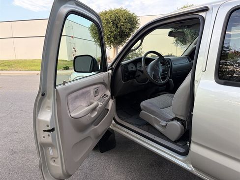 Used 2004 Toyota Tacoma PreRunner RWD image 13