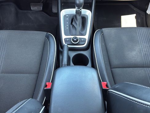 Used 2023 Hyundai Venue Limited FWD image 20