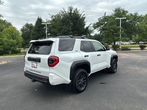 Used 2025 Toyota 4Runner SR5 AWD/4WD image 12