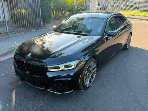 Used 2022 BMW 740i w/ M Sport Package RWD image 2