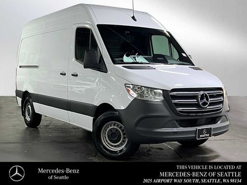 Used 2025 Mercedes-Benz Sprinter 2500 image 1