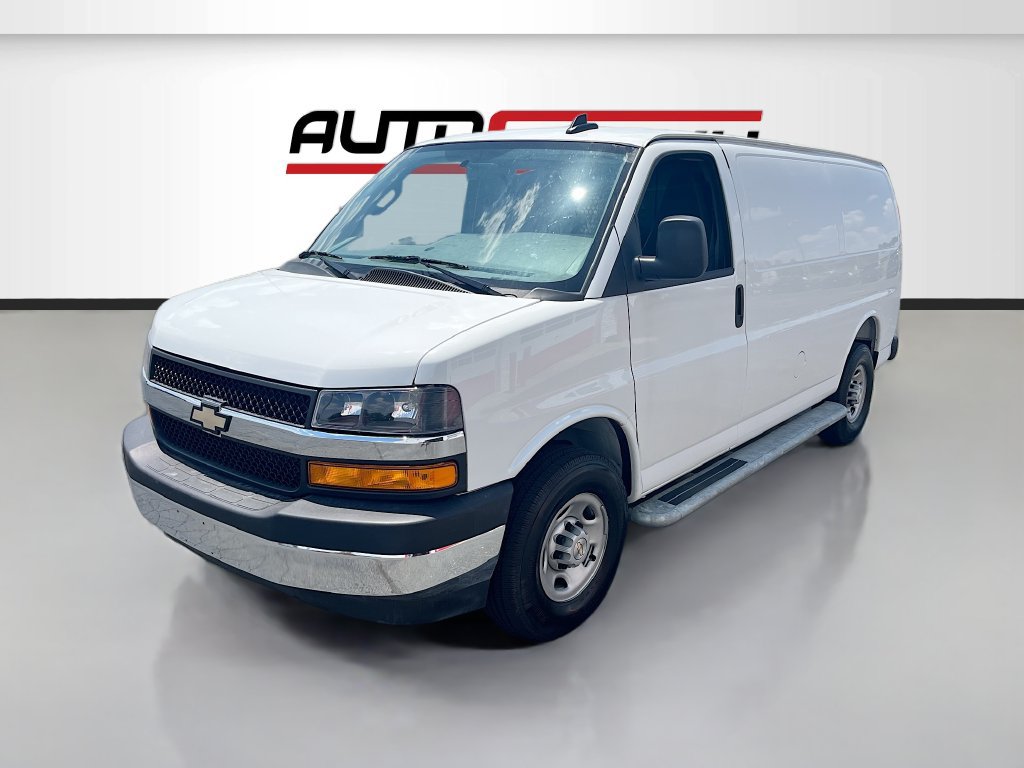 Used 2025 Chevrolet Express 2500 w/ Driver Convenience Package RWD image 3