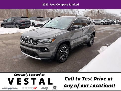 Used 2023 Jeep Compass Limited AWD/4WD image 2