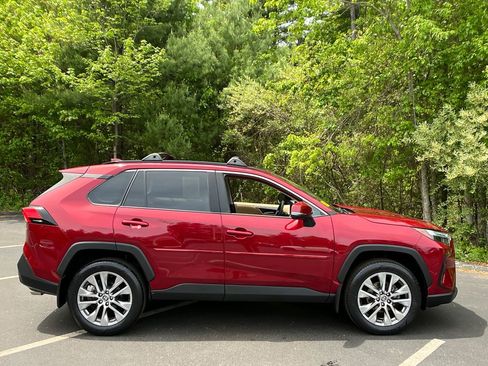 Used 2023 Toyota RAV4 XLE Premium AWD/4WD image 6