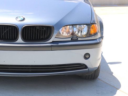 Used 2004 BMW 325xi Sedan AWD/4WD image 17