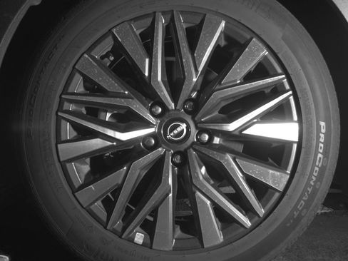 Used 2025 Nissan Altima 2.5 SV FWD image 12