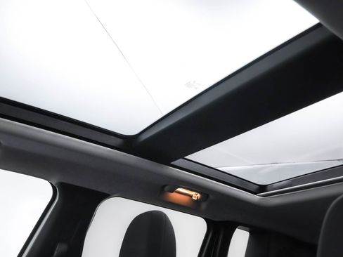 Used 2022 Jeep Renegade Trailhawk w/ Sun/Sound Group image 8