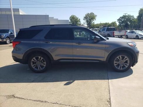 Used 2023 Ford Explorer XLT w/ Equipment Group 202A AWD/4WD image 3