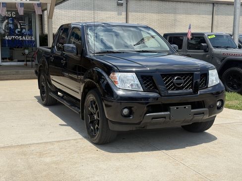 Used 2020 Nissan Frontier SV w/ Midnight Edition Floor Mats AWD/4WD image 3