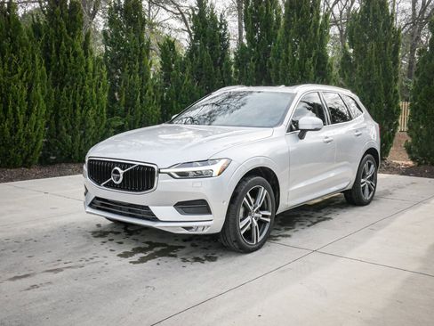 Used 2019 Volvo XC60 T5 Momentum w/ Multimedia Package image 5