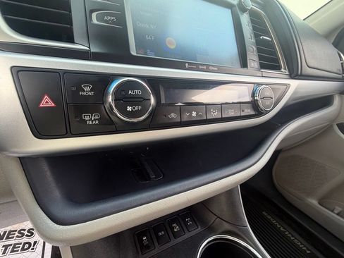 Used 2016 Toyota Highlander XLE AWD/4WD image 23