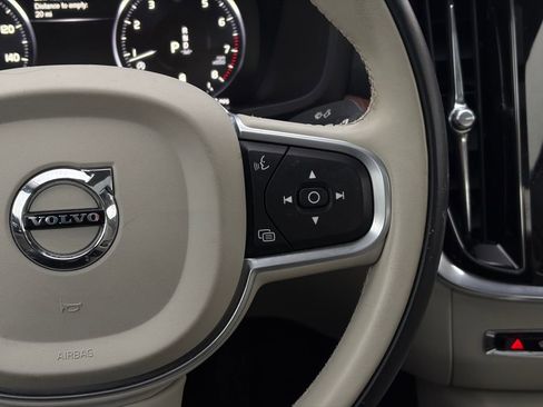 Used 2022 Volvo S60 B5 Momentum w/ Premium Package image 17