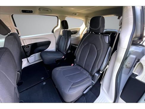 Certified 2024 Chrysler Voyager LX FWD image 35