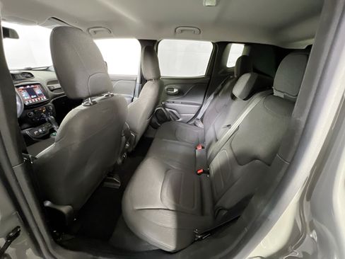 Used 2022 Jeep Renegade Latitude w/ Convenience Group AWD/4WD image 24