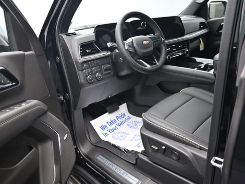 New 2026 Chevrolet Suburban Premier w/ Sun And Tow Package AWD/4WD image 9