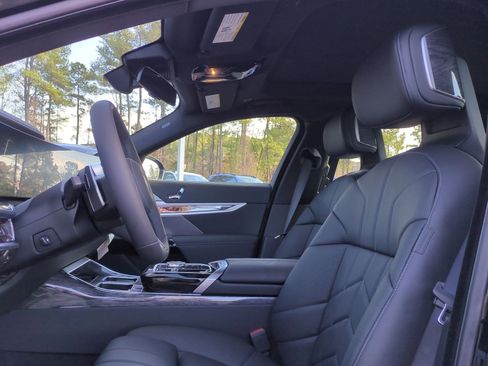 New 2026 BMW 750e xDrive w/ Premium Package AWD/4WD image 16
