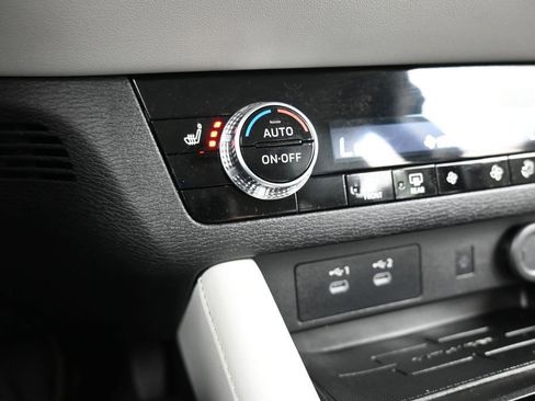 Used 2025 Mitsubishi Outlander SE FWD image 29