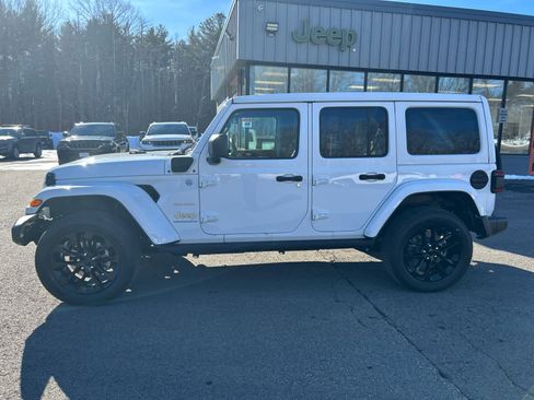 Used 2023 Jeep Wrangler Sahara w/ Cold Weather Group image 10