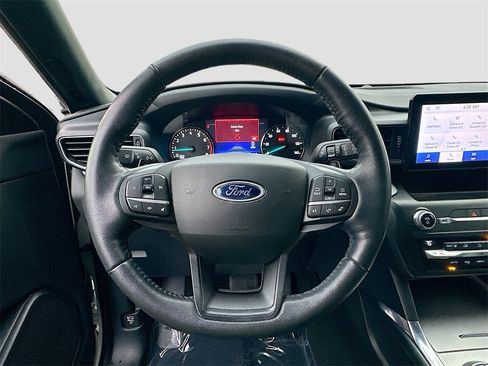 Used 2020 Ford Explorer XLT w/ Equipment Group 202A image 11