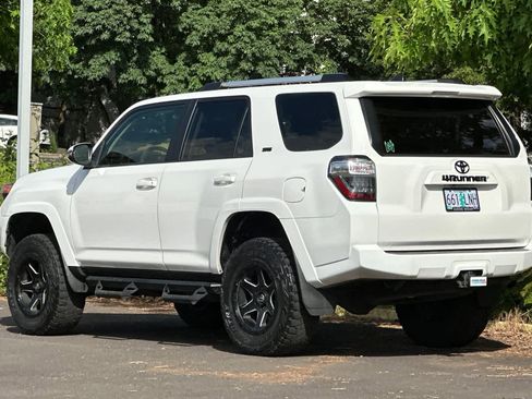 Used 2019 Toyota 4Runner SR5 Premium AWD/4WD image 6