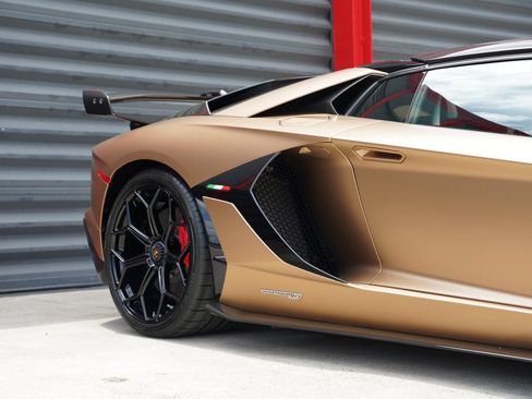 Used 2020 Lamborghini Aventador SVJ AWD/4WD image 34