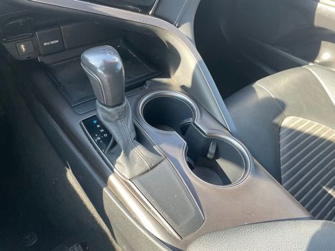 Used 2021 Toyota Camry SE image 18