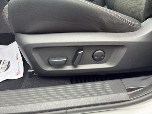 Used 2023 Nissan Rogue SV FWD image 13