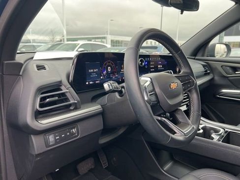 Used 2025 Chevrolet Traverse LT image 9